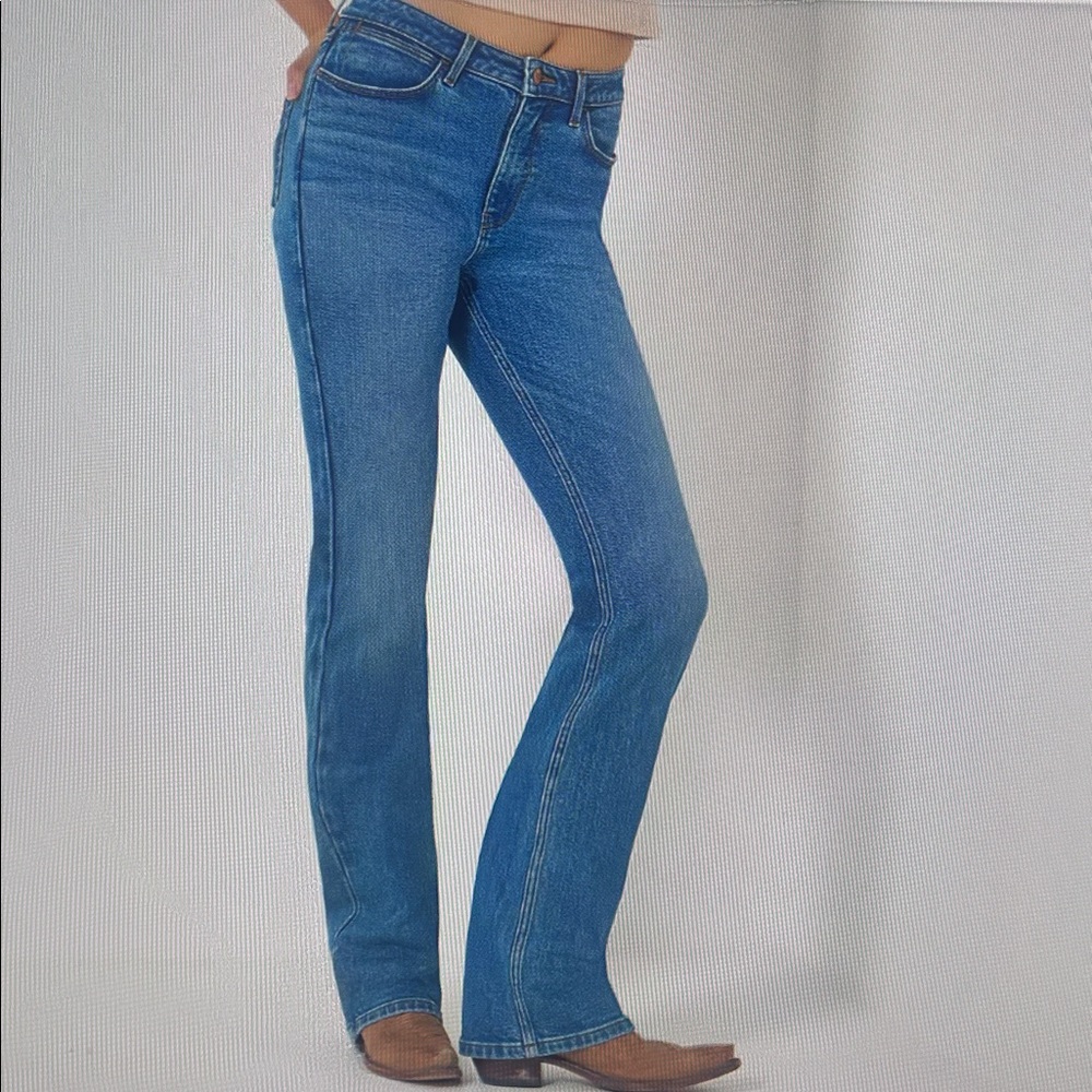 NWOT Wrangler Women’s High Rise Boot Cut Jeans. Size 4 / 27 - Picture 1 of 4